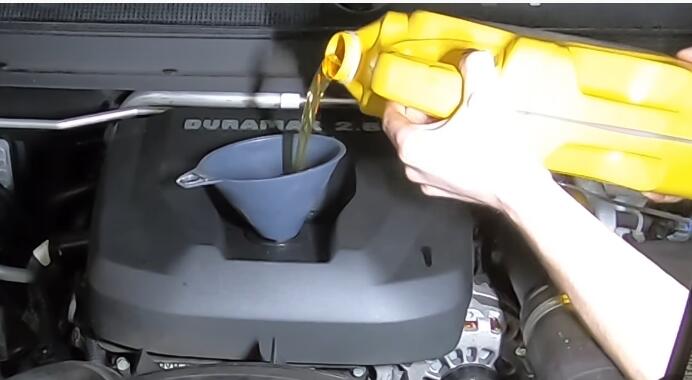 How-to-Do-Oil-Change-on-2.8-Duramax-Chev
